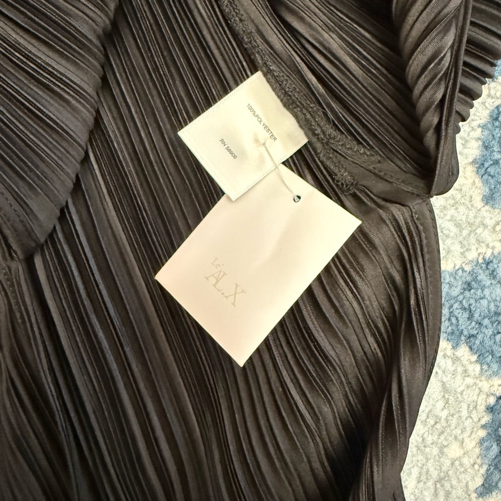 LE’AL.X NWOT Black Sleeveless Maxi Dress Fully Pleated Stretch Elegant Sz Small - Picture 9 of 9